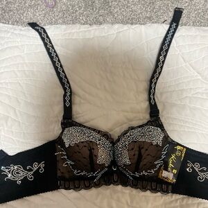 Crystal in crested Bra